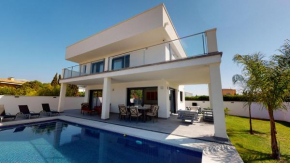 Luxury Modern & Sunny Villa